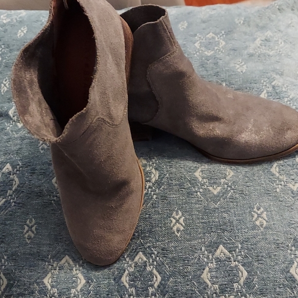 Super Cute Lucky Booties 7 1/2 - Picture 3 of 10